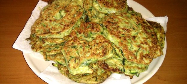 Оладьи из цукини с чесноком