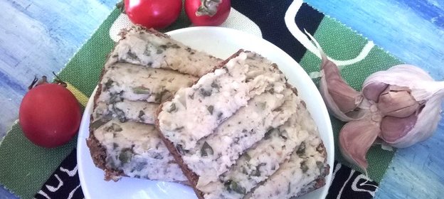 Паштет из фасоли и сала