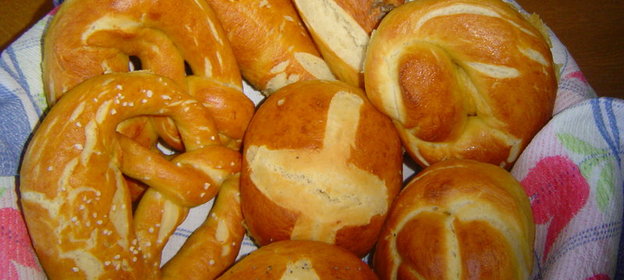 Булочки, вариант от брецелей (Brezeln)-Laugenbrötchen