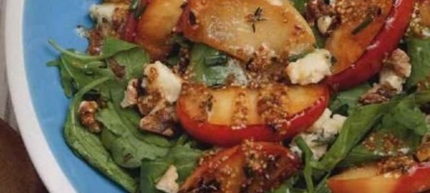 Салат с жареными яблоками