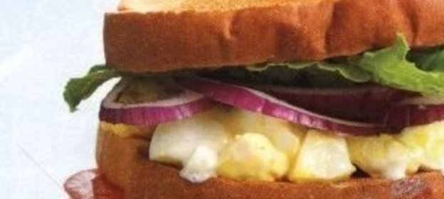 Салат разноцветный из капусты, моркови и сладкого перца