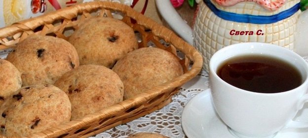 Пшенные булочки с черносливом