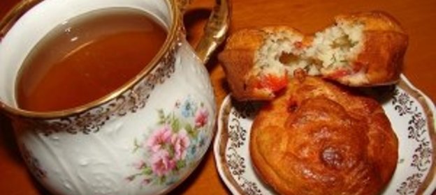 Маффины с помидорами, моццареллой и базиликом