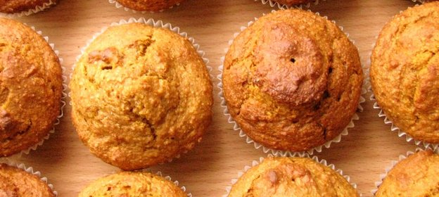 Овсяные маффины с тыквой, орехами и пряностями