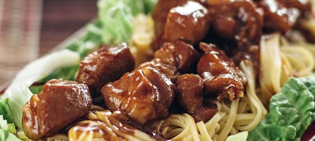 Лапша со свининой и китайской капустой