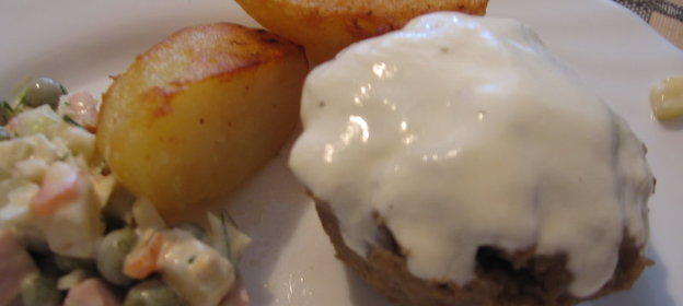 Мясные маффины с начинкой