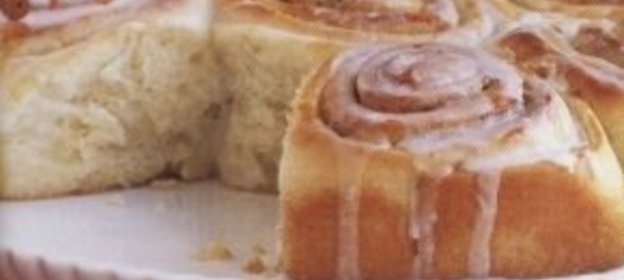 Булочки с корицей в сахарной глазури