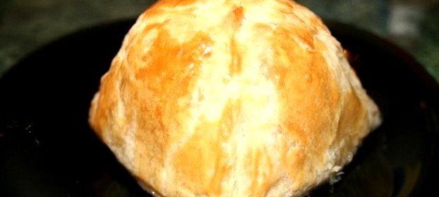 Булочки с яблоками из слоеного теста