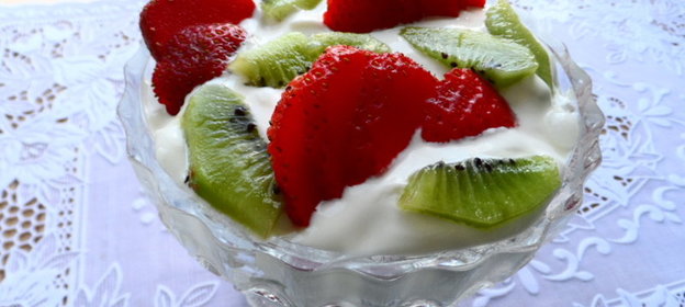 Десерт с зефиром,клубникой и киви