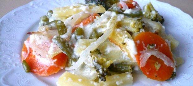 Овощи запеченные под белым соусом