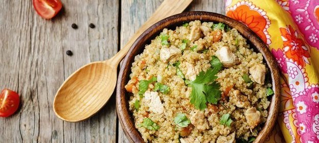 Киноа с курицей и овощами