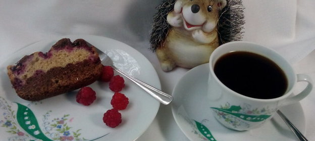 Кекс с малиной из двух видов муки