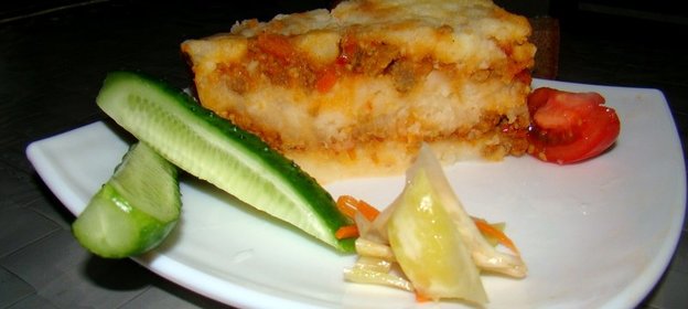 Картофельная запеканка с соусом болоньезе