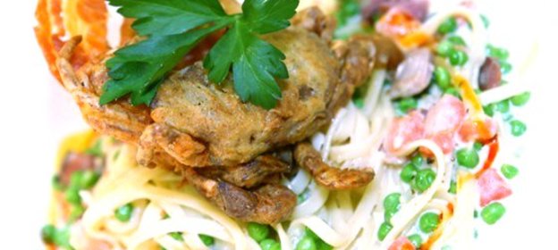 Спагетти с горошком и ракушками