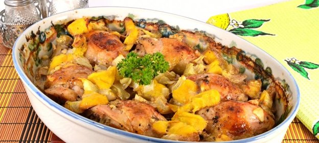 Куриные голени запеченные с луком и хурмой