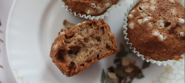 Ржаные маффины с яблоком, кешью и кориандром