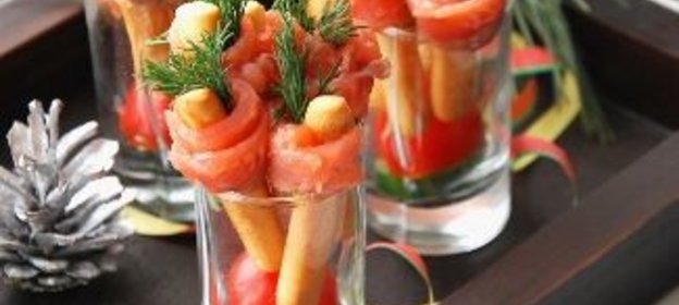 Хлебные палочки с красной рыбой