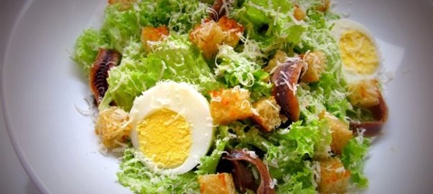 Салат с анчоусами