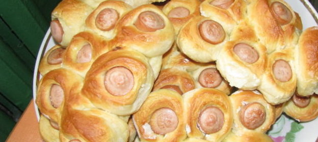 Булочки с сосисками «Гусенички»