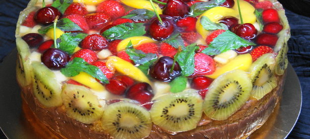 Торт с фруктами и лимонным желе