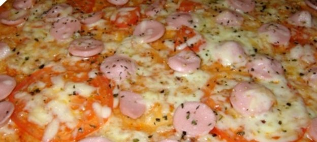 Пицца с сосиской и сыром