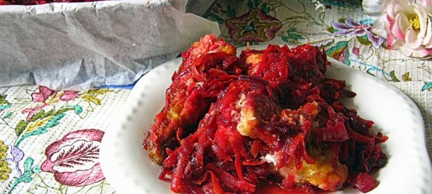 Хек под свекольным маринадом
