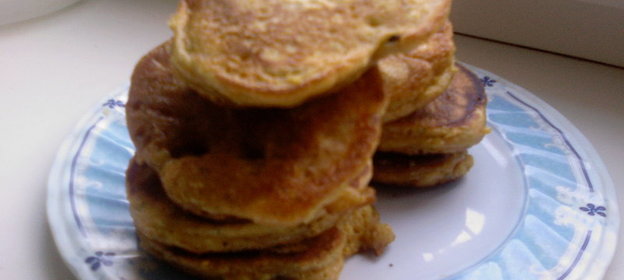 Маккаи пакора, или кукурузные оладьи с зеленью