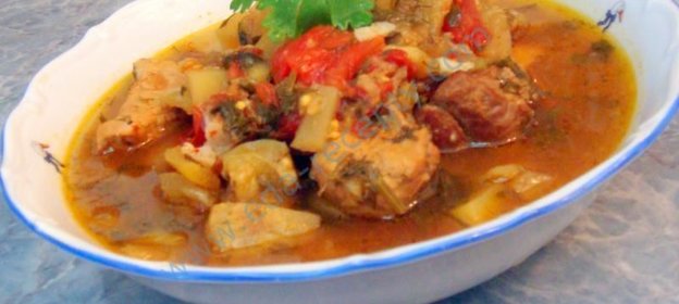 Баклажаны тушеные с овощами и мясом