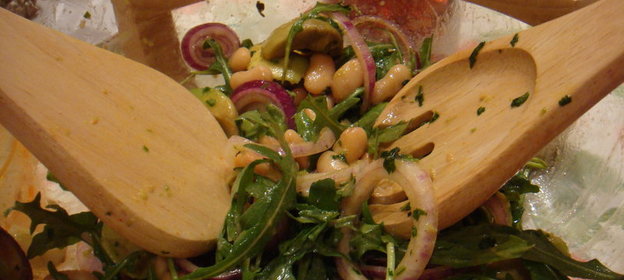 Салат из авокадо и фасоли