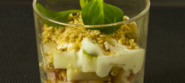 Салат из курицы, груши и сельдерея