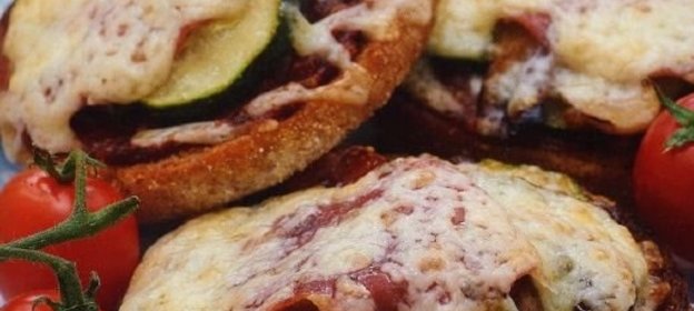 Мини-пицца с ветчиной и цуккини