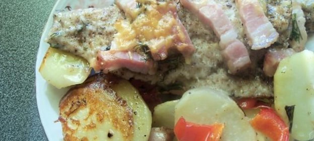 Суп хлебный с колбасой и яйцом