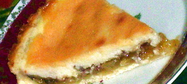 Песочный пирог с ананасовым конфитюром , грецким орехом и сметанным суфле