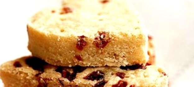 Печенье-сердечки с клюквой