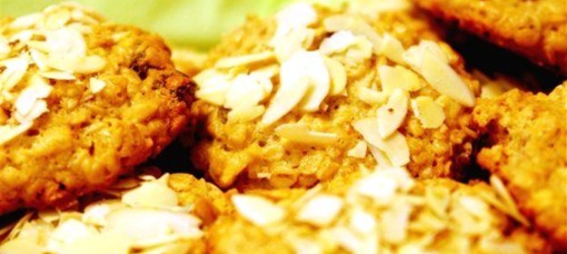 Овсяное печенье с изюмом и яблоком