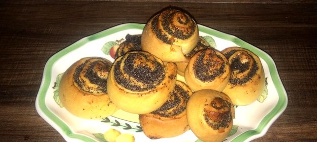 Сдобные булочки с маком