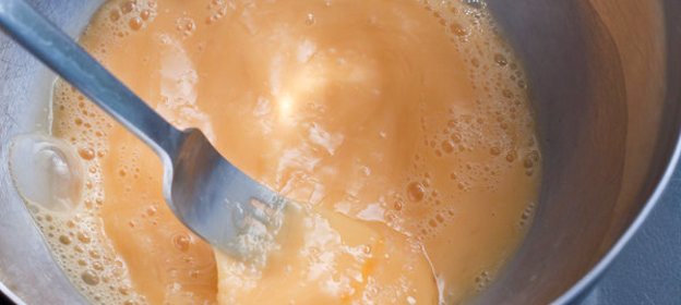 Филе-миньон и томатный соус с базиликом