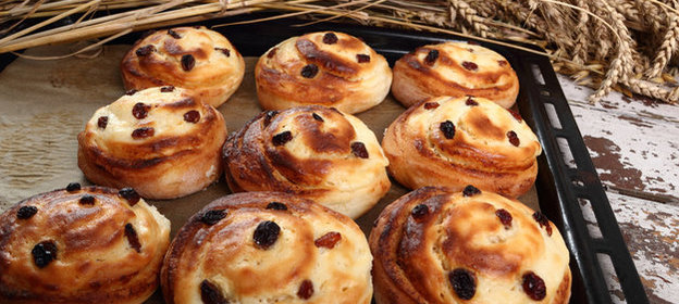Булочки с изюмом