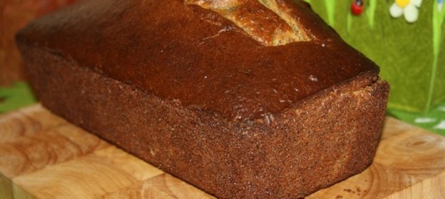 Кекс на кефире с маком, шафраном и цукатами