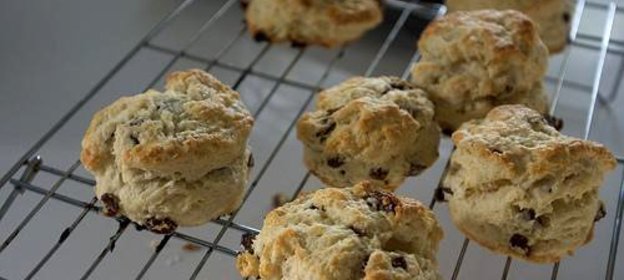 Булочки с изюмом