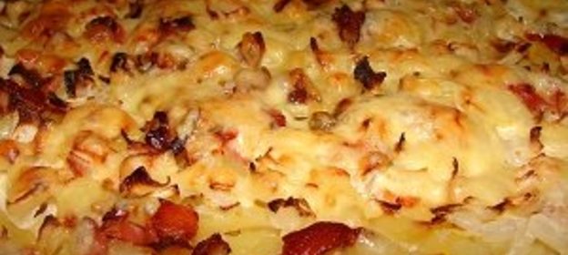 Картофельная запеканка с сырокопчёным беконом