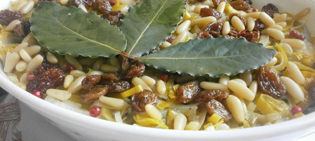 Сардины в кисло - сладком луковом маринаде (Sarde in saor)