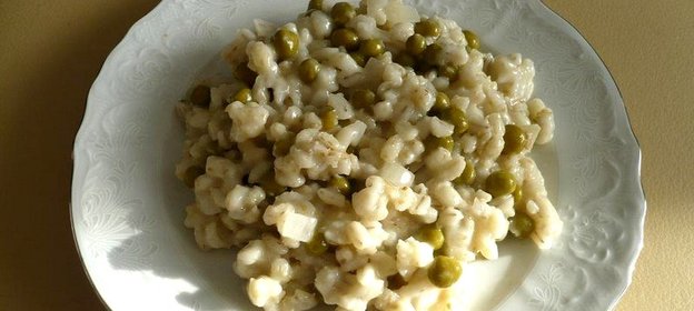Перловка с зеленым горошком