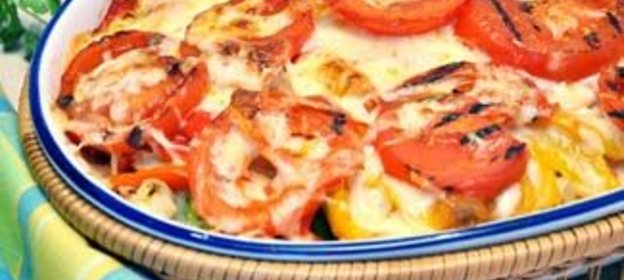 Запеканка из овощей-гриль с моцареллой и пармезаном