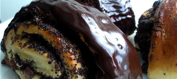 Булочки с изюмом и маком