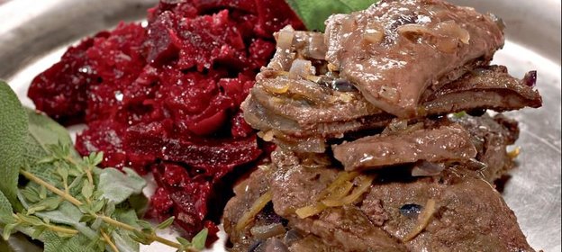 Говяжья печенка с красным луком