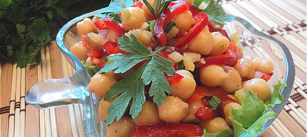 Овощной салат с нутом