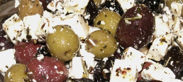 Салат с маслинами