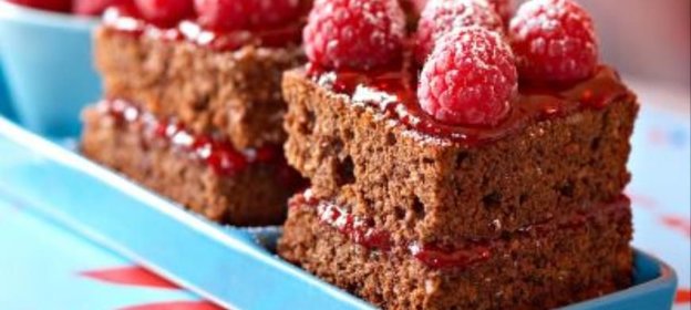 Лосось с имбирным бульоном, с грибами и лапшой Соба