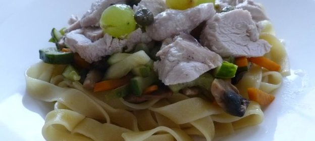 Индейка под белым маринадом с фетуччини